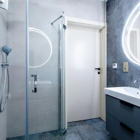 アパート Hevenia 14 レバル