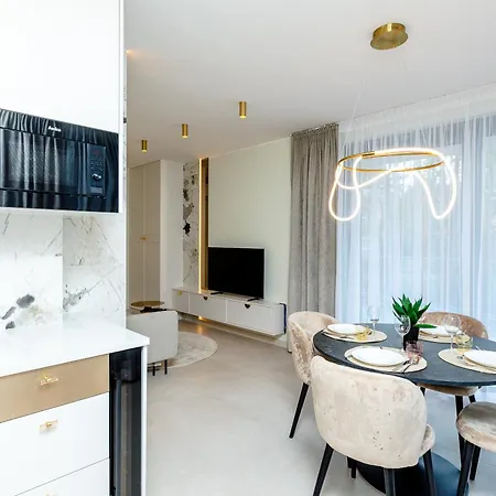 Hevenia 14 アパート レバル